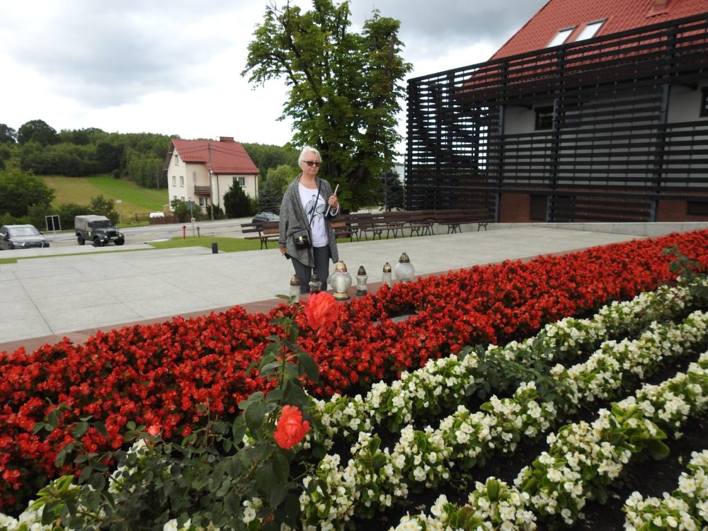 42. Znicz pamięci - Mauzoleum Martyrologii Wsi Polskich w Michniowie