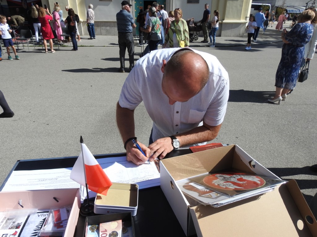 Ręce precz od IPN-u