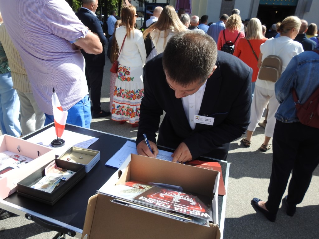 Ręce precz od IPN-u