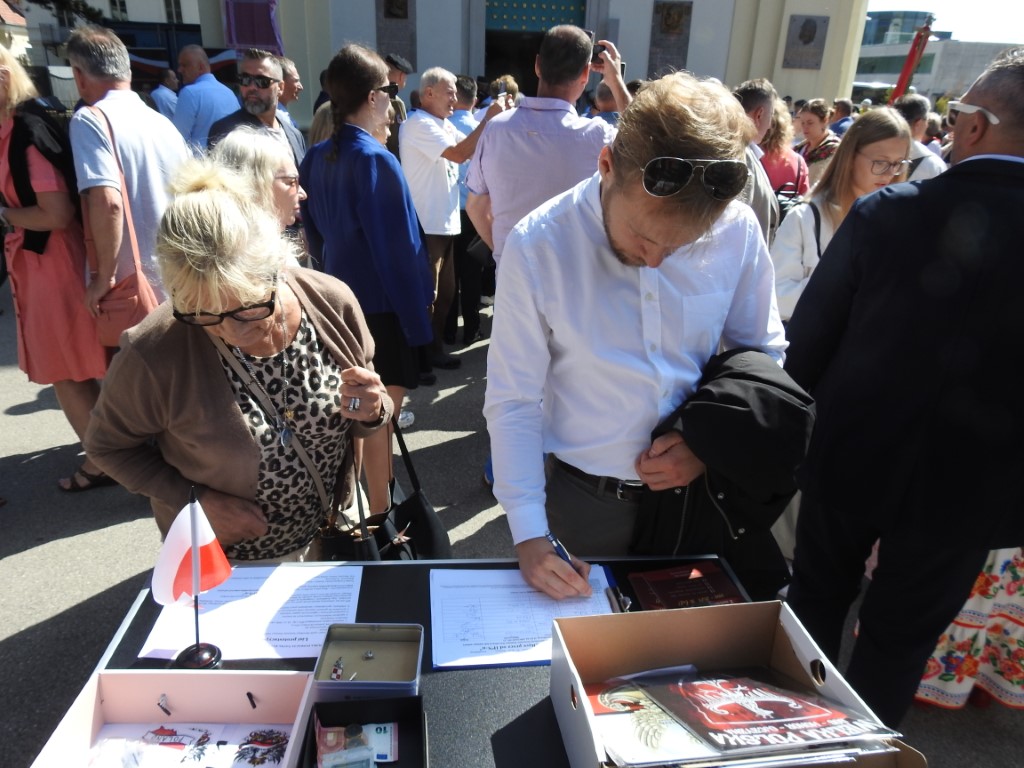 Ręce precz od IPN-u