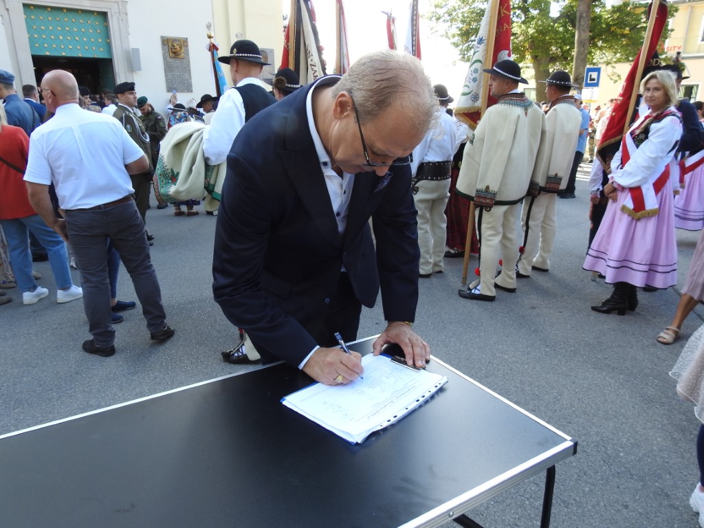 Ręce precz od IPN-u