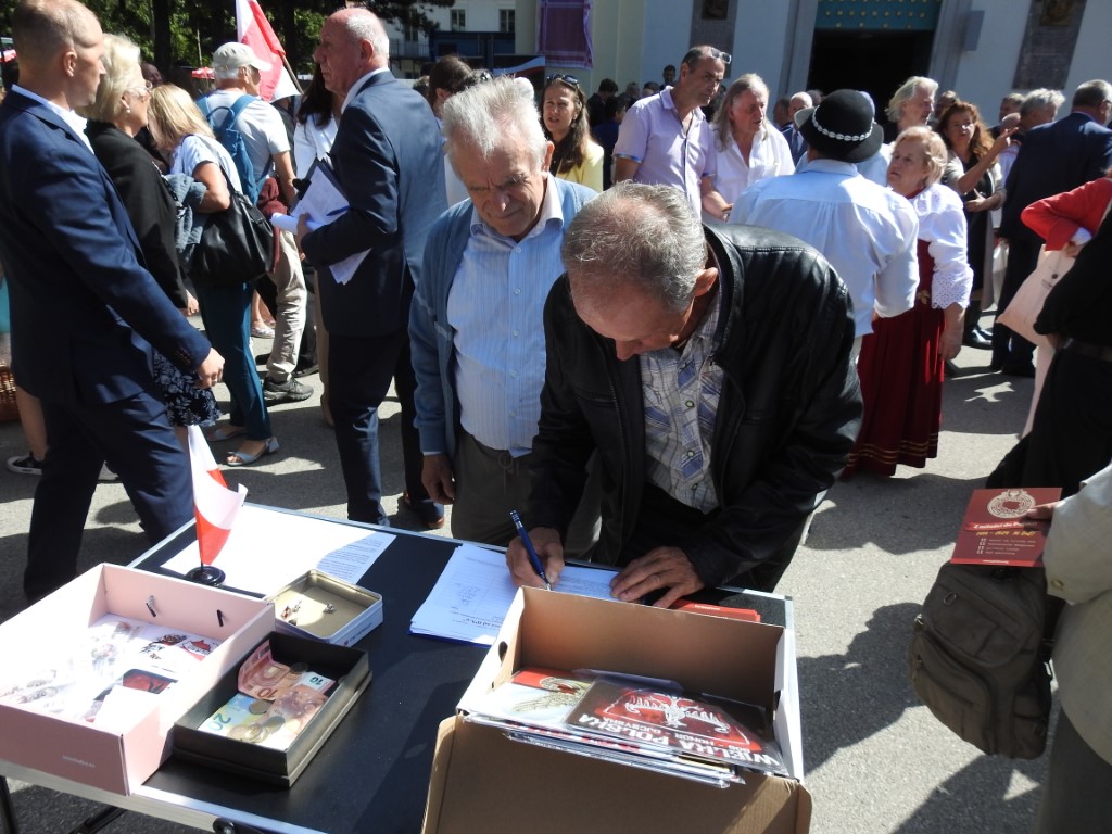 Ręce precz od IPN-u