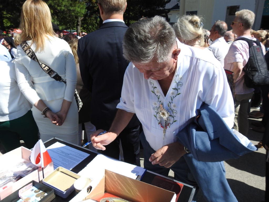 Ręce precz od IPN-u