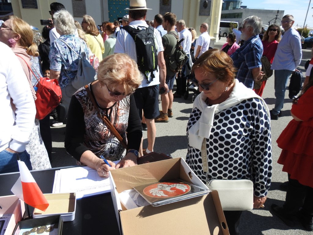 Ręce precz od IPN-u