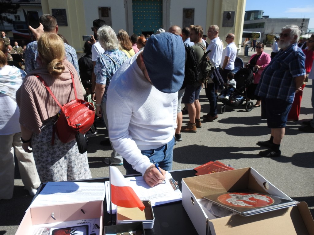 Ręce precz od IPN-u