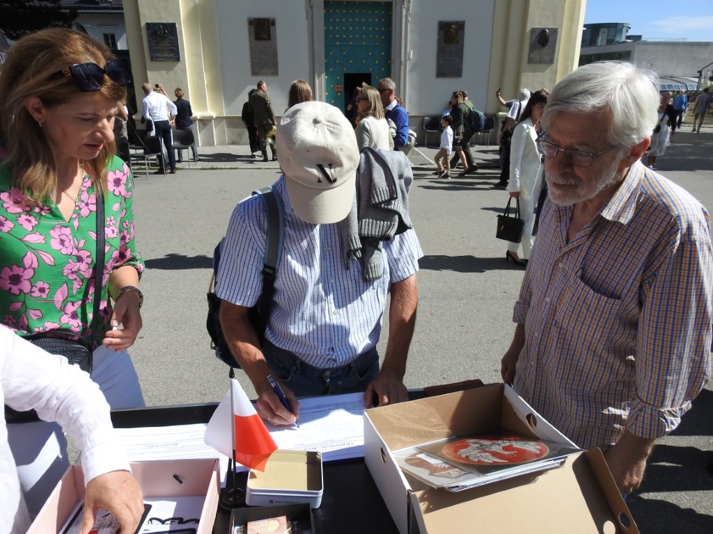 Ręce precz od IPN-u