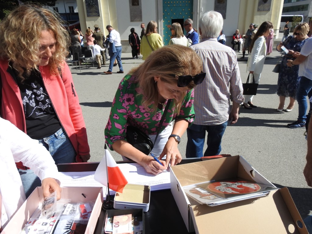 Ręce precz od IPN-u