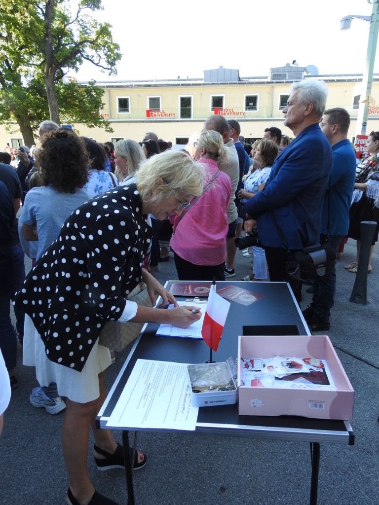 Ręce precz od IPN-u